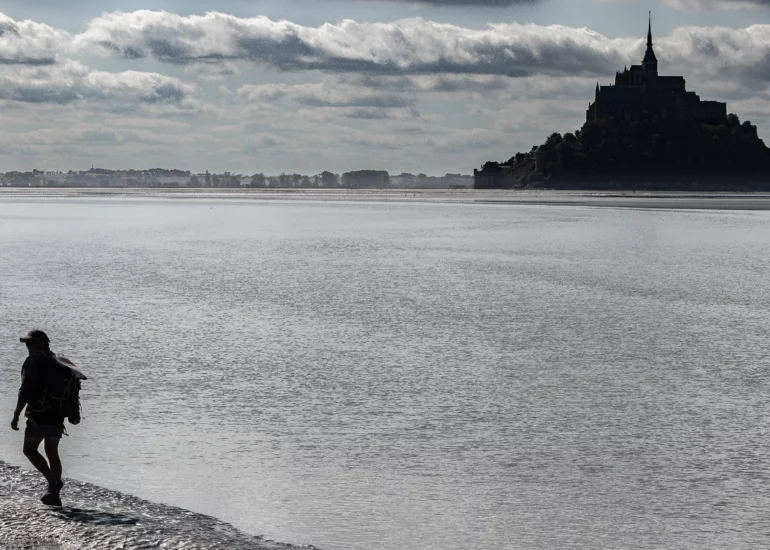 Le mont saint michel, la mer et l'homme