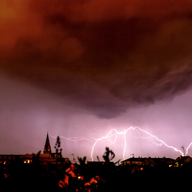 art visuel de nature sous un orage