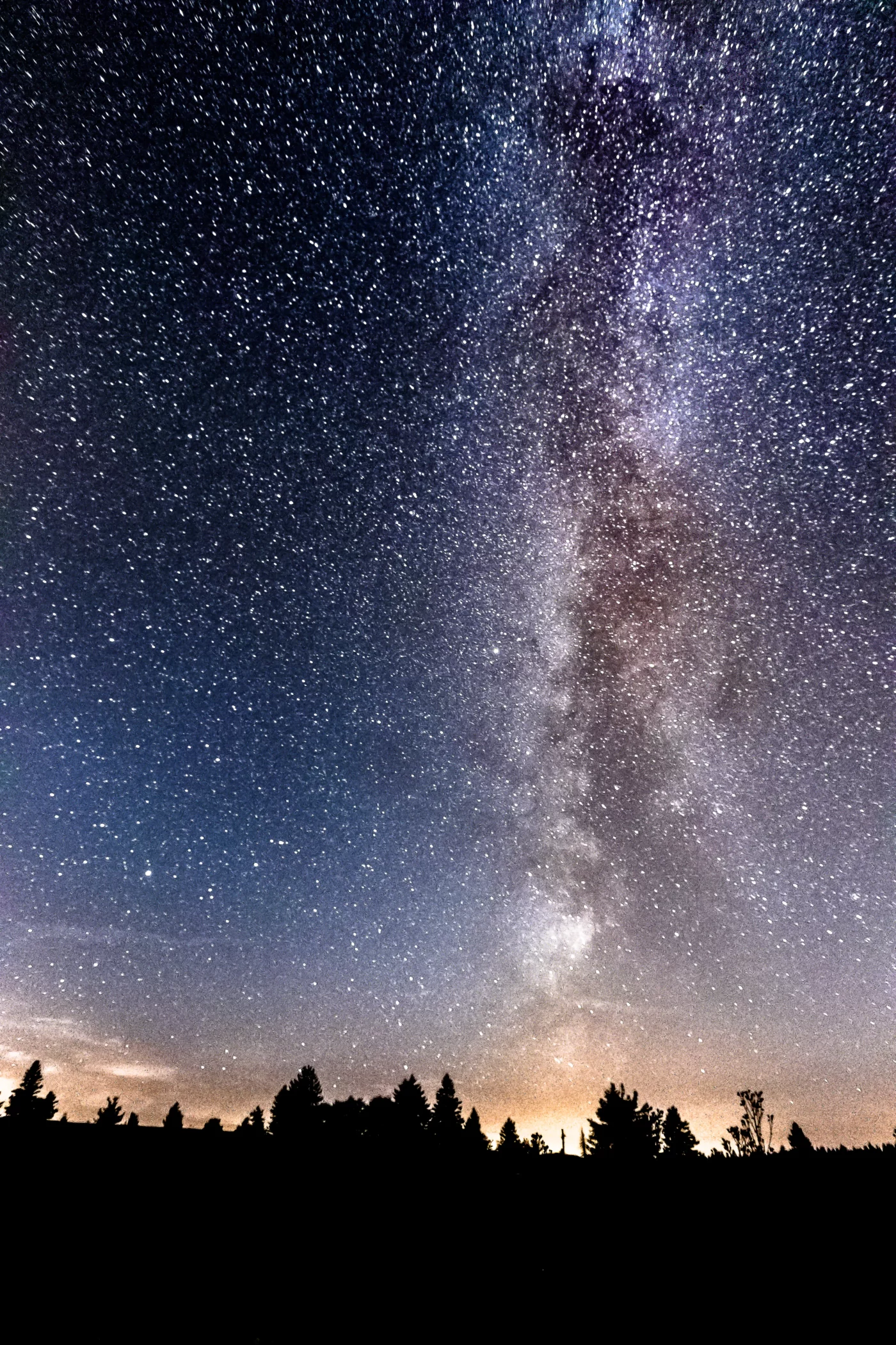 photo d’Alsace sous le ciel étoilé, on voit la voie lactée